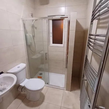 בית נופש 4 Bed House Ideal To Explore & The West