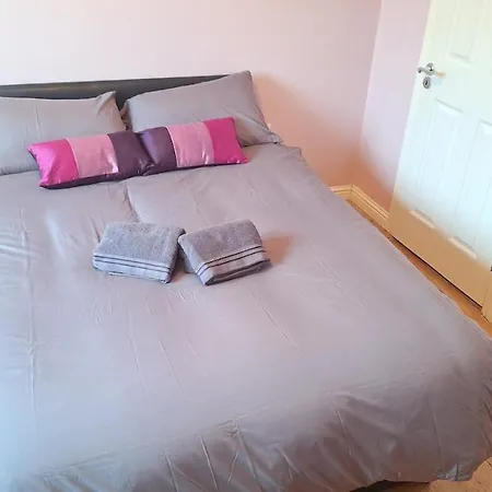 4 Bed House Ideal To Explore & The West גלוואיי