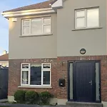 4 Bed House Ideal To Explore & The West
