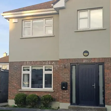 4 Bed House Ideal To Explore & The West