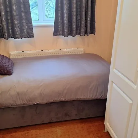 4 Bed House Ideal To Explore & The West