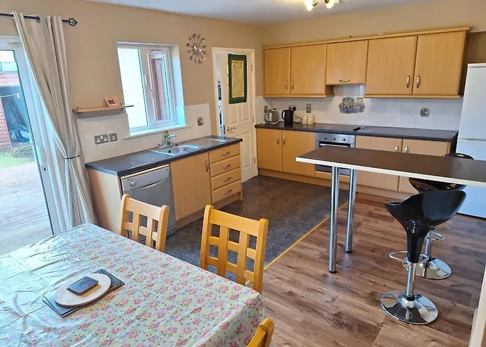 4 Bed House Ideal To Explore & The West Semesterbostad