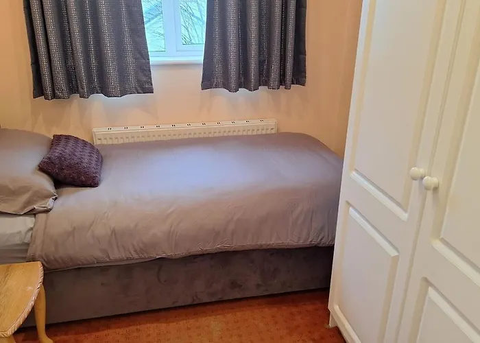 4 Bed House Ideal To Explore & The West